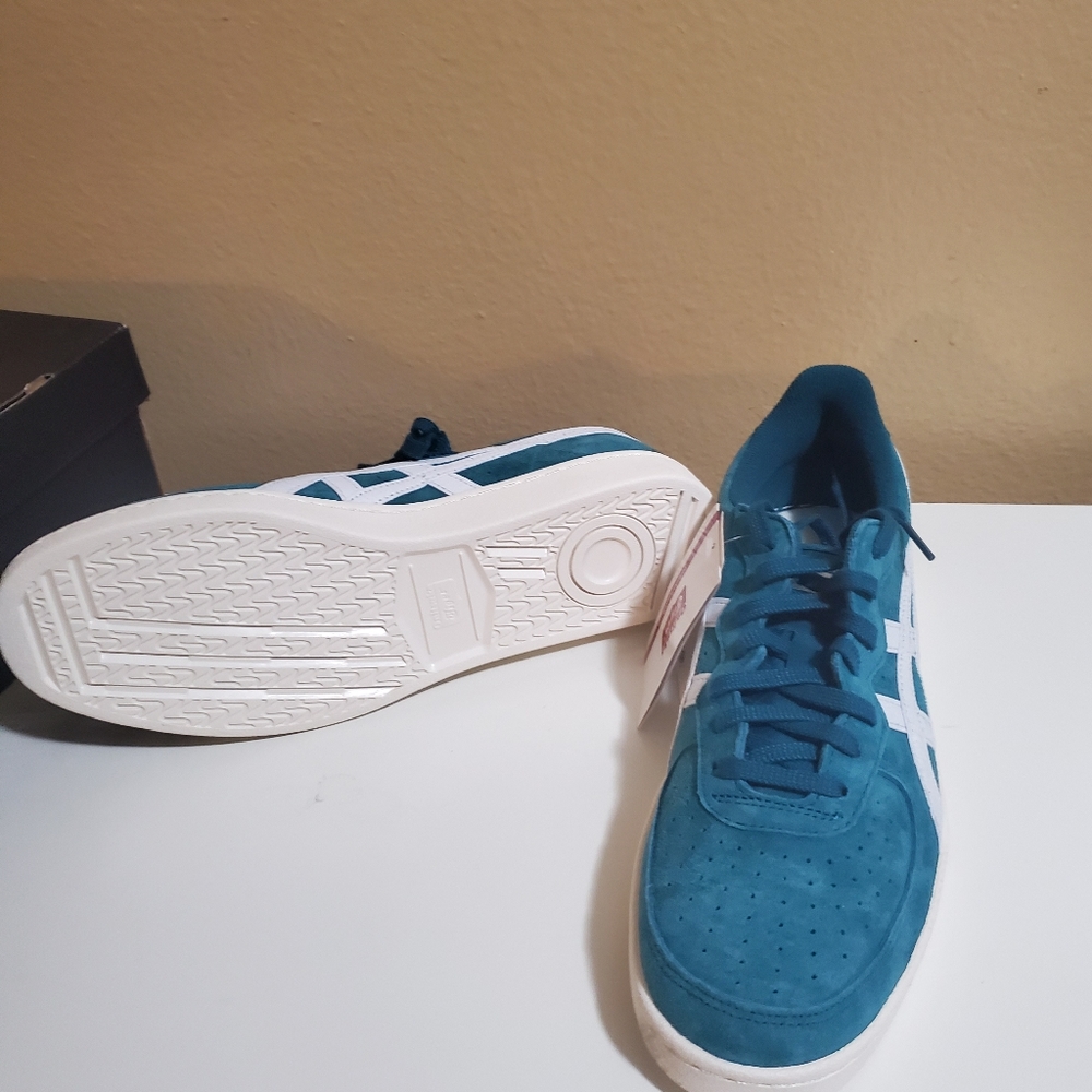 Shoes - Picture 3 of 3